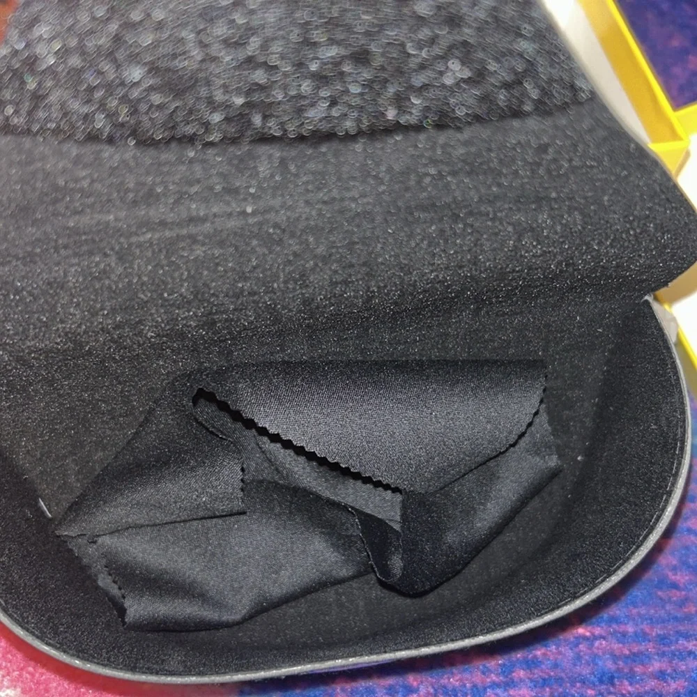 Fendi sunglasses box, cleaner and case. - Picture 5 of 5